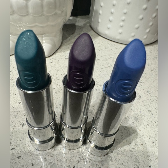Lot of 3 Essence Vibrant Shock Matt Lipsticks - Picture 7 of 12